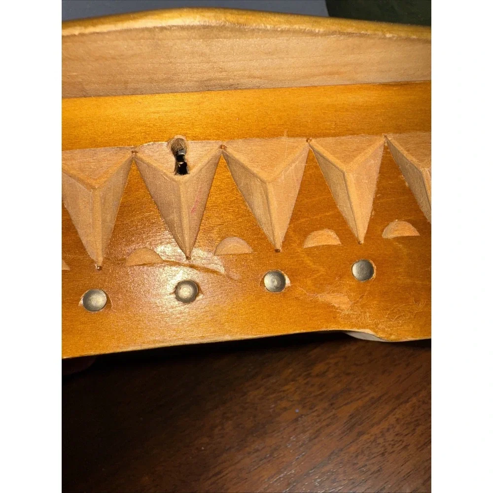 Vtg. Hand‎ Rustic Carved Wooden Jewelry Trinket Box. 7.5
